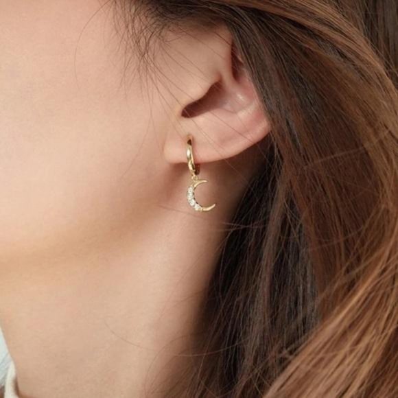 18K GOLD DIAMOND MOON STAR HOOPS - Picture 6 of 7